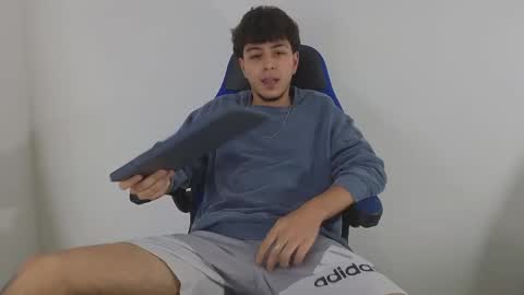 Snapshot of santybig18 chatting on 03-11-25, 06:43 santybig18 online show from 03-11-25, 06:43