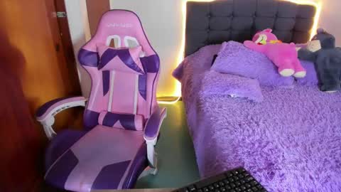 Snapshot of saphiraowen chatting on 02-21-25, 07:10 saphira online show from 02-21-25, 07:10