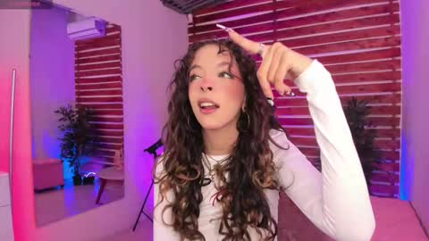 Snapshot of sapphire_venus chatting on 11-05-25, 02:00 Valerin online show from 11-05-25, 02:00