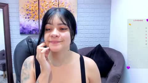 Snapshot of sara__michell chatting on 05-26-26, 12:01 online show from 05-26-26, 12:01