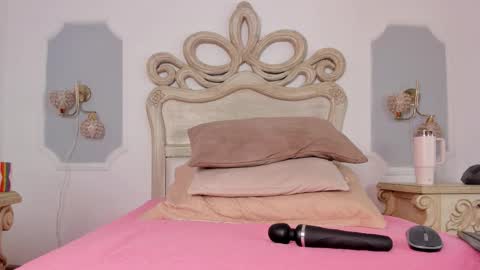 Snapshot of sara__williams chatting on 10-27-25, 03:43 Sara online show from 10-27-25, 03:43