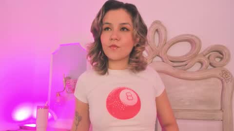 Snapshot of sara__williams chatting on 11-23-25, 04:01 Sara online show from 11-23-25, 04:01