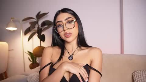 Sara  online show from 04-25-26, 10:29