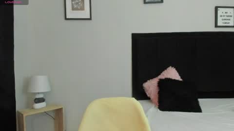 sara_b11 online show from 07-09-26, 06:45