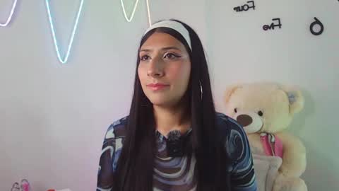 Snapshot of sara_blum_ chatting on 06-03-26, 06:35 SARA online show from 06-03-26, 06:35