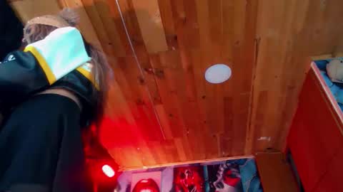 Snapshot of sara_buck chatting on 04-15-26, 06:09 sara_buck online show from 04-15-26, 06:09