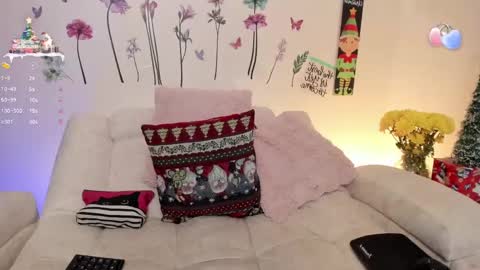 Snapshot of sara_crowe chatting on 01-06-25, 05:30 Sara Crowe online show from 01-06-25, 05:30