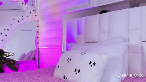 Snapshot of sara_goddess01 chatting on 10-31-25, 07:04 Sara online show from 10-31-25, 07:04