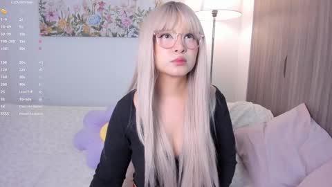 Sara  new account  give me thomb up  Follow me   help me reach 15k followers again   online show from 10-18-25, 12:24
