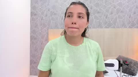 Snapshot of sara_melo chatting on 07-27-26, 12:23 Sara online show from 07-27-26, 12:23