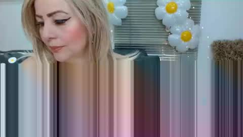 Snapshot of sara_naughtyw chatting on 01-06-25, 06:20 katiasupreme online show from 01-06-25, 06:20