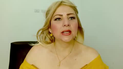 Snapshot of sara_naughtyw chatting on 01-19-25, 12:17 katiasupreme online show from 01-19-25, 12:17
