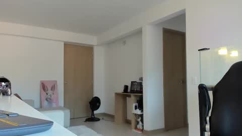 Snapshot of sara_oxford chatting on 09-09-25, 09:47 Sara online show from 09-09-25, 09:47