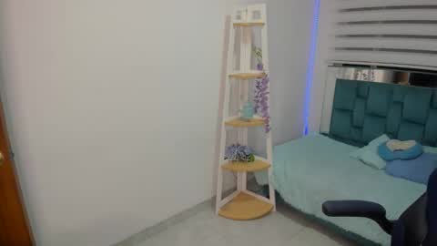 sara_red_x online show from 04-09-26, 03:28
