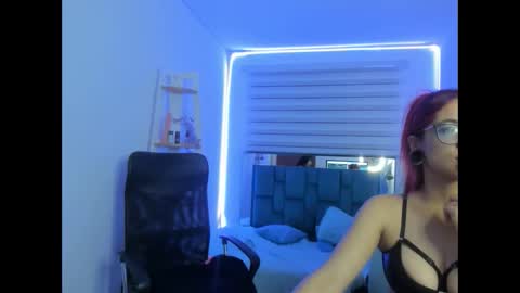sara_red_x online show from 04-19-26, 03:28