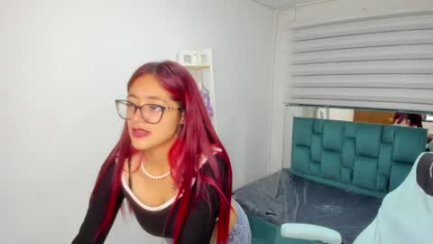 sara_red_x online show from 05-02-26, 04:06