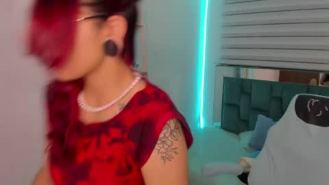 sara_red_x online show from 05-21-26, 03:24