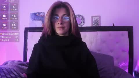 Snapshot of sara_roades chatting on 10-28-25, 11:18 sara_roades online show from 10-28-25, 11:18