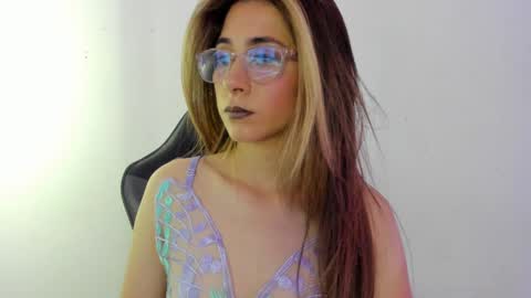 Snapshot of sara_roades chatting on 11-15-25, 11:10 sara_roades online show from 11-15-25, 11:10