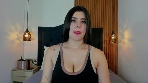 Snapshot of sara_stone17 chatting on 09-23-25, 11:35  -  online show from 09-23-25, 11:35