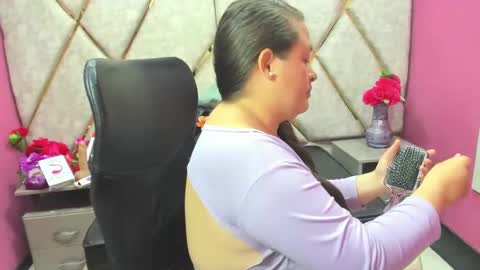 sara_thonson_ online show from 04-21-26, 04:08