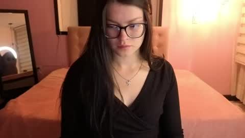 sara_valderrama_ online show from 06-11-26, 12:36