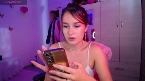 Snapshot of sara_wish_ chatting on 12-04-24, 12:03 Bri online show from 12-04-24, 12:03