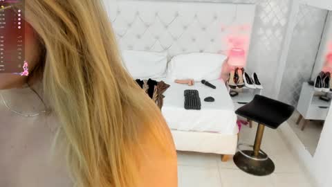 Snapshot of saraa_cute1 chatting on 02-02-25, 01:02 Saraa Gomez online show from 02-02-25, 01:02