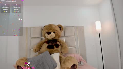 Sara Miller  online show from 01-10-25, 02:14