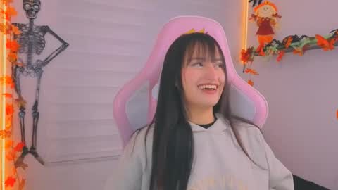 Sarah Ramirez online show from 10-25-25, 04:09