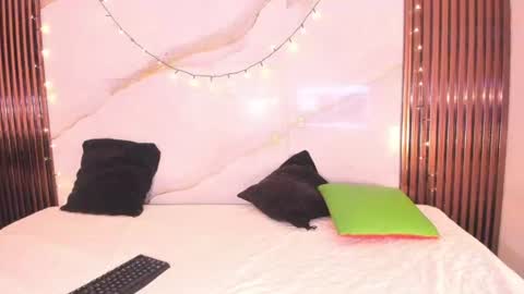 Snapshot of saraapril_1 chatting on 07-12-26, 06:54 SARAHGIL online show from 07-12-26, 06:54