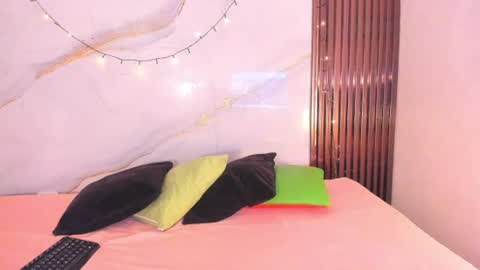 Snapshot of saraapril_1 chatting on 07-14-26, 07:19 SARAHGIL online show from 07-14-26, 07:19