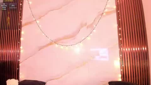 Snapshot of saraapril_1 chatting on 07-16-26, 04:07 SARAHGIL online show from 07-16-26, 04:07