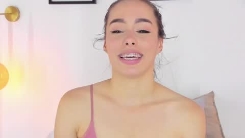 Snapshot of saraarchbould chatting on 12-11-24, 07:57 Sara online show from 12-11-24, 07:57