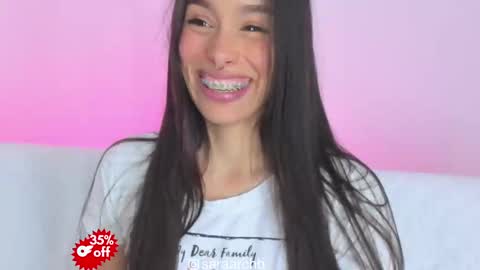 Snapshot of saraarchbould chatting on 10-20-25, 05:13 Sara online show from 10-20-25, 05:13