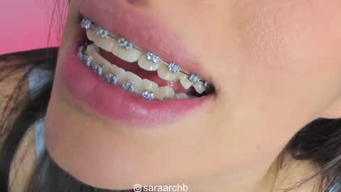 Snapshot of saraarchbould chatting on 10-28-25, 07:05 Sara online show from 10-28-25, 07:05