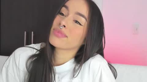 Snapshot of saraarchbould chatting on 10-31-25, 08:43 Sara online show from 10-31-25, 08:43