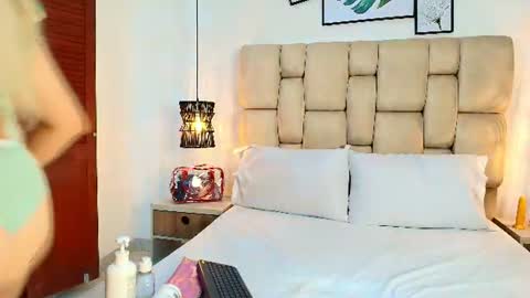 Snapshot of sarablonde_t chatting on 07-30-26, 08:08 sarablonde_t online show from 07-30-26, 08:08