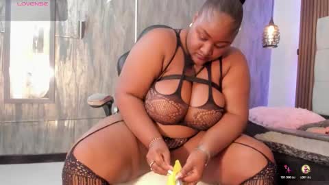 Snapshot of saraby_blandon chatting on 10-22-25, 10:37 online show from 10-22-25, 10:37