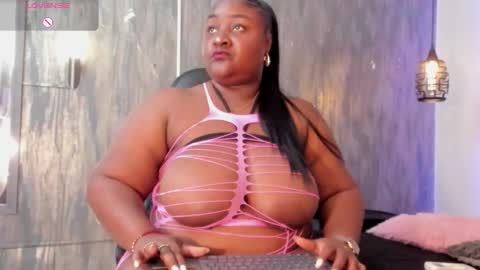 Snapshot of saraby_blandon chatting on 11-05-25, 10:59 online show from 11-05-25, 10:59