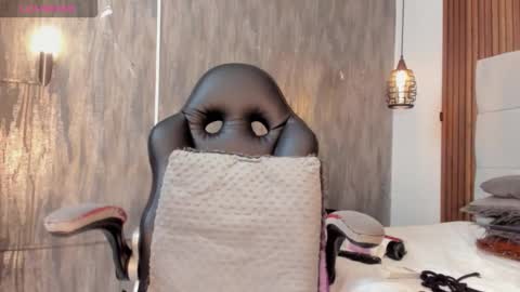 Snapshot of saraby_blandon chatting on 11-27-25, 11:23 online show from 11-27-25, 11:23