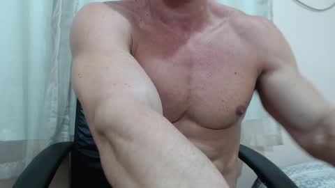 saradorj92 online show from 09-10-25, 02:44