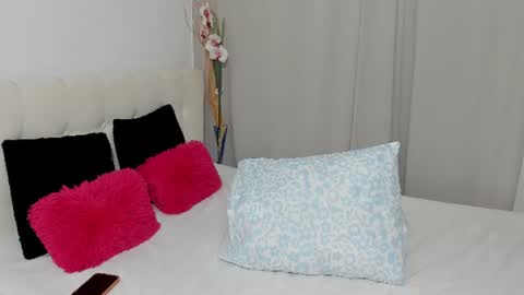 Snapshot of saradusk chatting on 06-27-26, 05:34 Sara online show from 06-27-26, 05:34