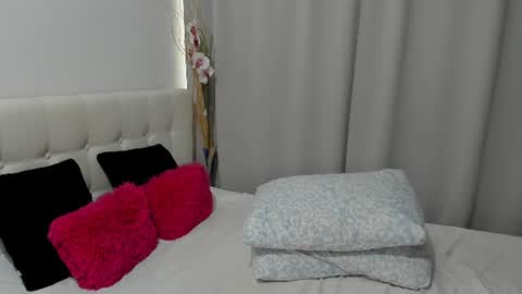 Snapshot of saradusk chatting on 07-04-26, 04:07 Sara online show from 07-04-26, 04:07
