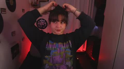 Snapshot of sarah_cuteeyes chatting on 03-29-26, 11:05 Sara online show from 03-29-26, 11:05