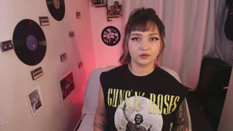 Snapshot of sarah_cuteeyes chatting on 06-17-26, 04:48 Sara online show from 06-17-26, 04:48