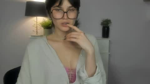 Snapshot of sarah_desire01 chatting on 05-20-26, 02:12 Sarah online show from 05-20-26, 02:12