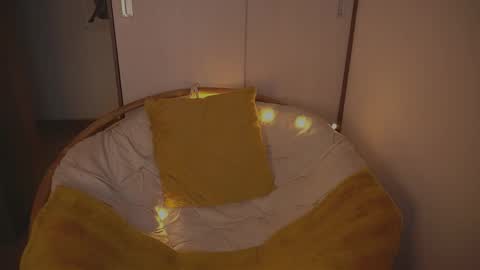 Sarah online show from 04-25-26, 03:42