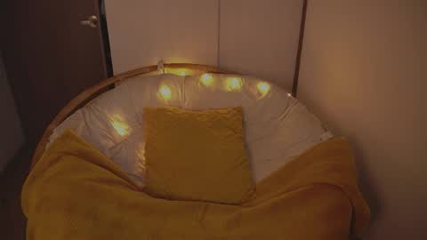 Sarah online show from 04-26-26, 02:09