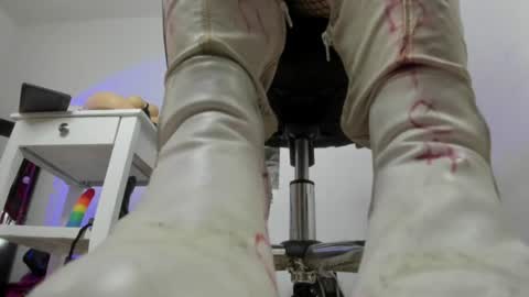 Snapshot of sarah_mistress_ chatting on 06-18-26, 08:35 Sarah online show from 06-18-26, 08:35